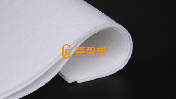 針刺無(wú)紡布生產(chǎn)過(guò)程中溫度對(duì)其性能有什么影響？