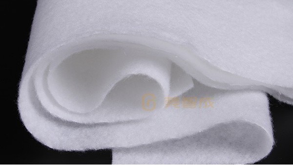 針刺棉在電熱片中起什么作用？