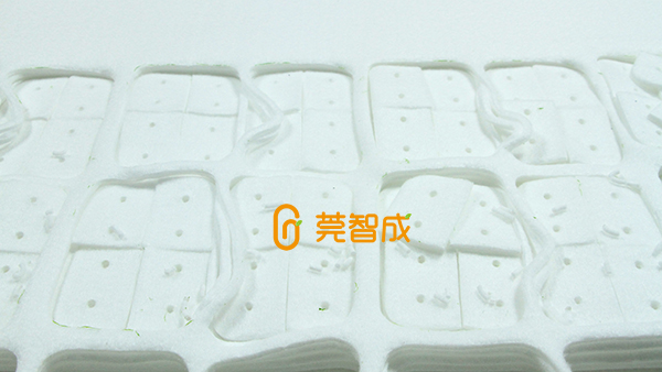 高清潔+去污，使用玻璃擦清潔棉